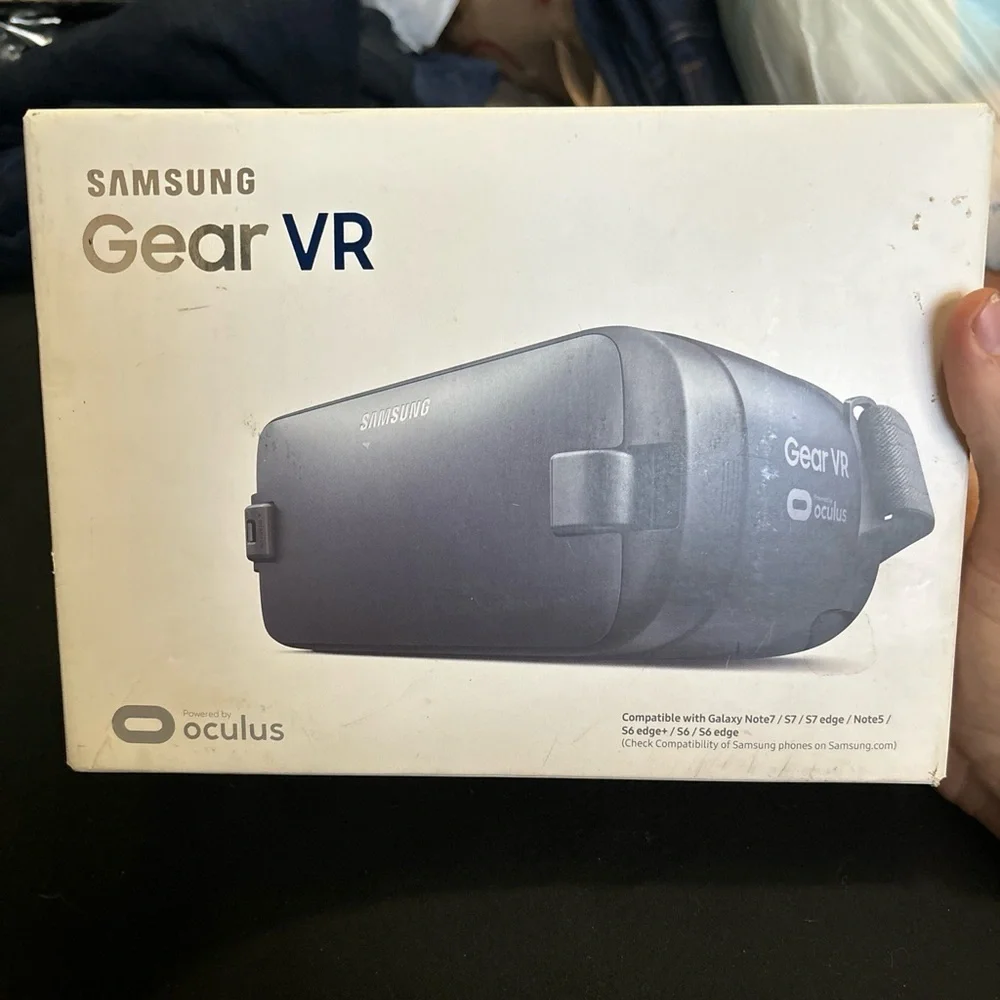 Samsung SM-R323NBKAXAR Gear VR - Brand New (Box opened to check contents only)
